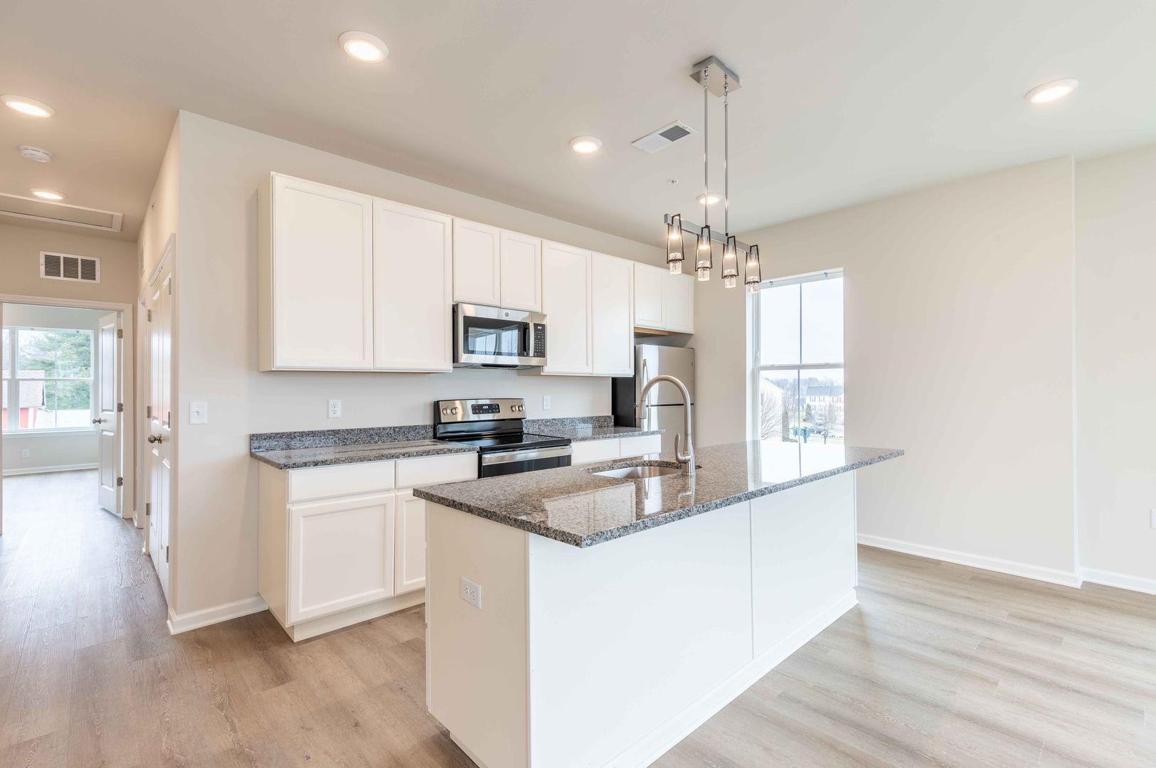 Parkesburg Apartment: 100 Wildflower Lane