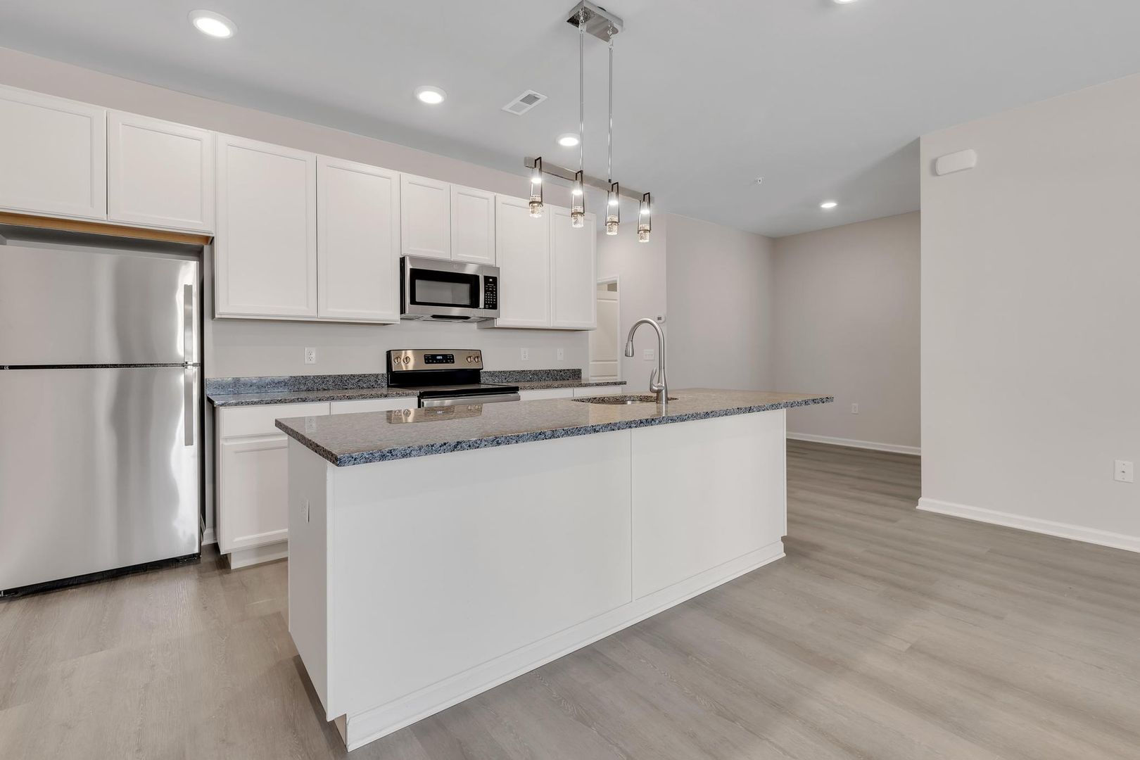 Parkesburg Apartment: 100 Wildflower Lane