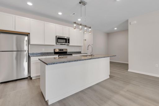 2 Bedroom, 2 Bathroom Second Floor Interior Unit