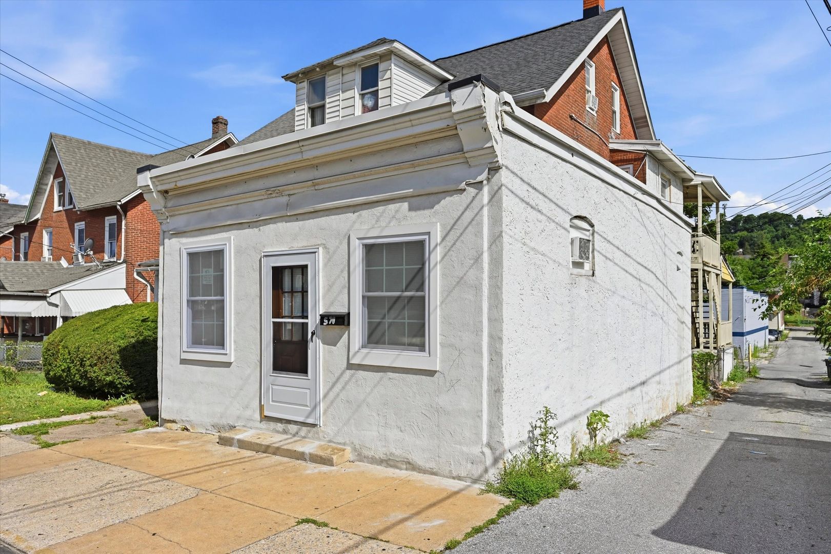 Coatesville Apartment: 571 Olive St