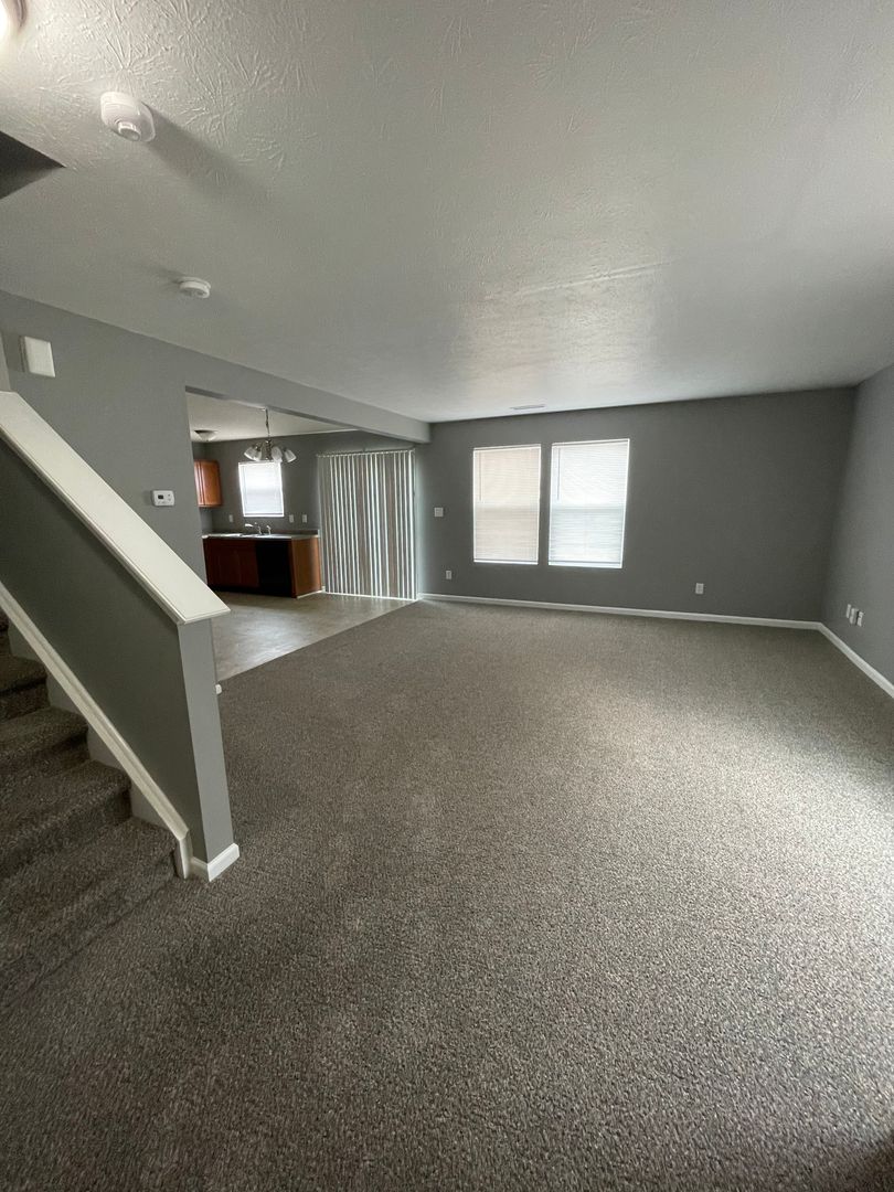 INDIANAPOLIS House: 8107 GATHERING LN