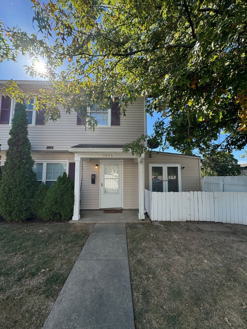 INDIANAPOLIS House: 4843 OAKWOOD TRAIL