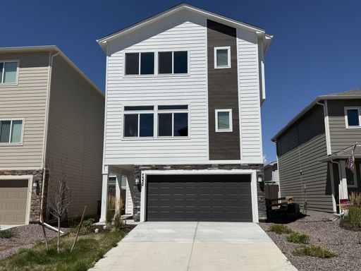 Almost new, beautiful home in Woodmen Heights – photo 1
