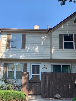 Cherubic Townhome in Gated Community! – photo 1