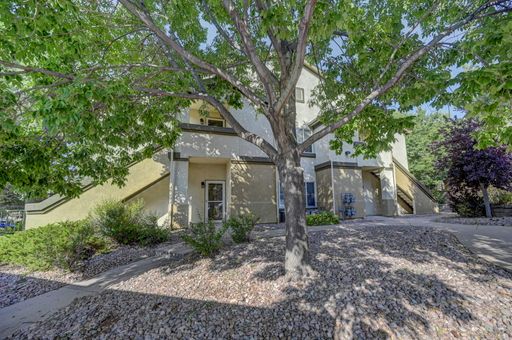 Elysian townhome near shopping and entertainment! – photo 1