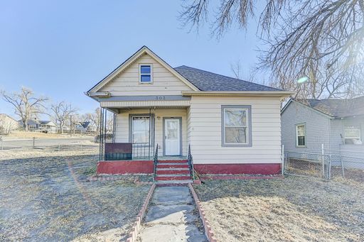 Historic Charm with Mountain Views & Spacious Living Near Downtown! – photo 1