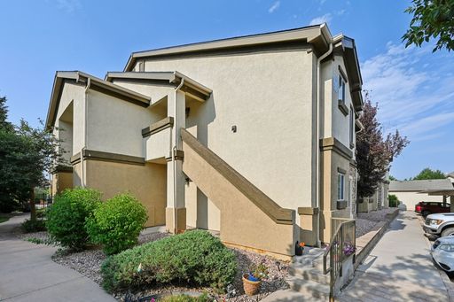 Beautifully Updated 3 Bedroom, 2 Bath in Hillsboro Condos, with Garage and Air Conditioning! – photo 1
