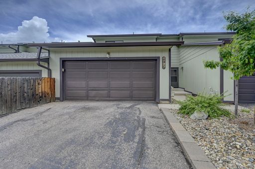 Cute 3 bedroom townhome by Doherty HS! – photo 1