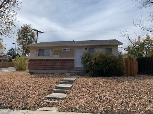 Updated 2 Bedroom Home With Large Fenced Yard – photo 1