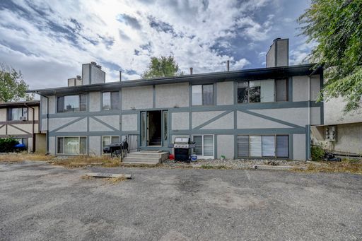 Updated 2 bedroom, 1 bath Close to Powers! – photo 1