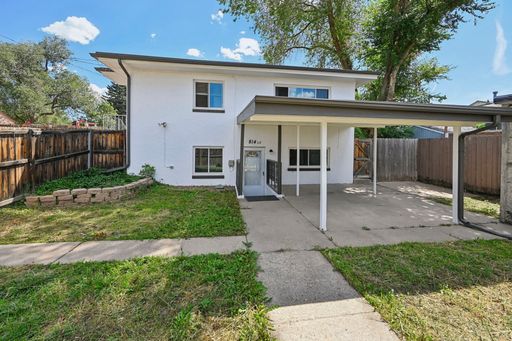 Spacious 3 bedroom, 1 bath in the Prospect Lake Neighborhood! Available August 25th! – photo 1