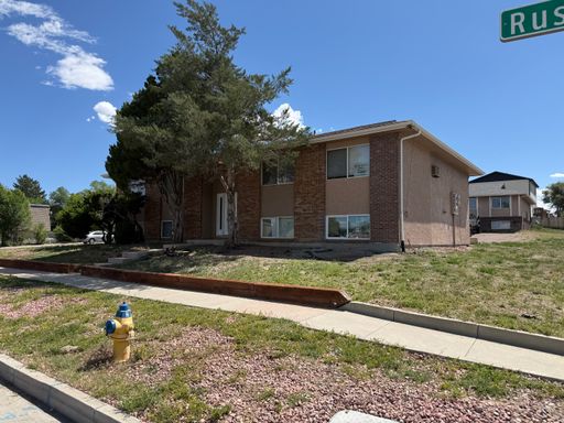 Updated 2 bedroom, 1 bath Garden Level Unit Available! – photo 1