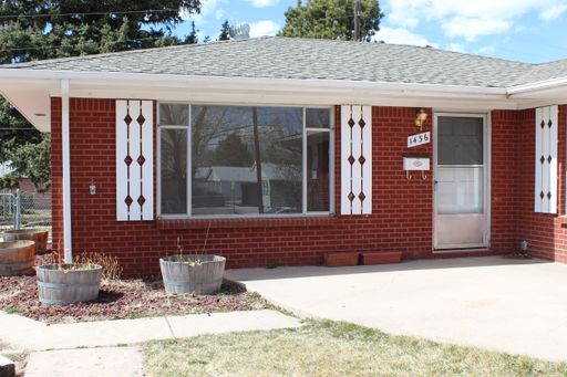 Charming 2-Bedroom Duplex with Hardwood Floors & Private Fenced Backyard – photo 1