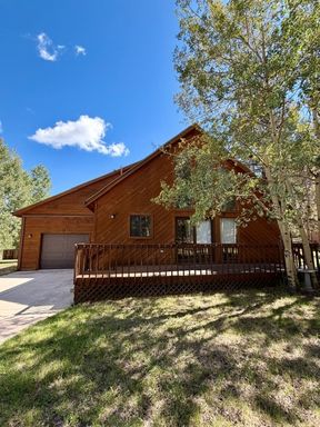 Beautiful 3-Bed, 2 bath, oversized 1 car garage Home in Desirable Northwoods!