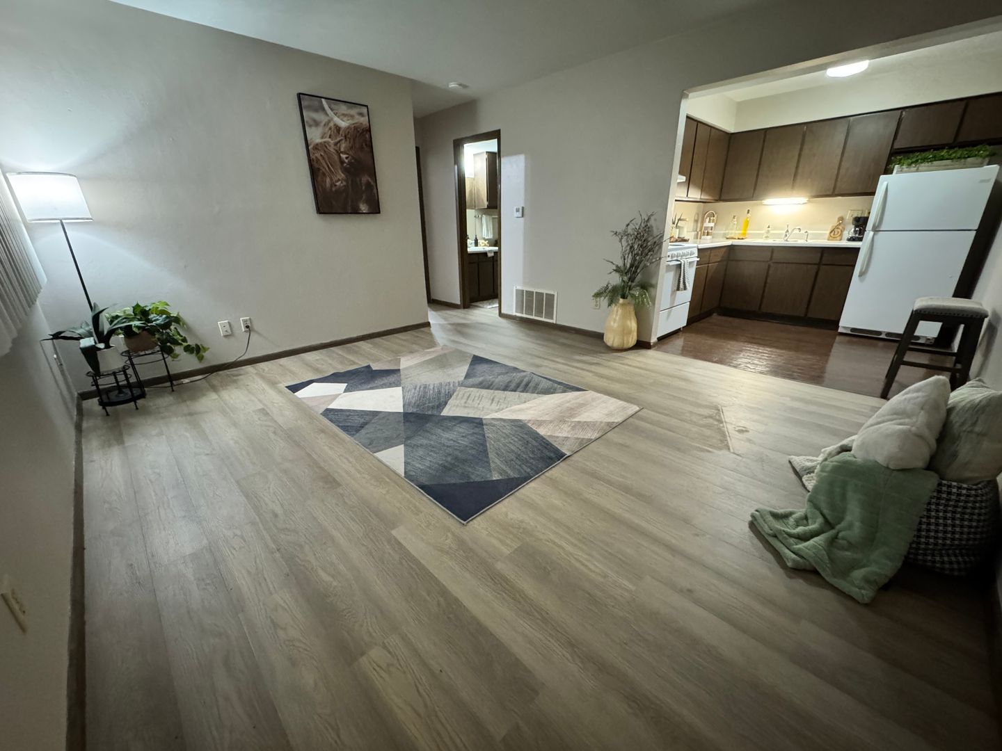 Cedar Falls Apartment: 2306 W 4th St.