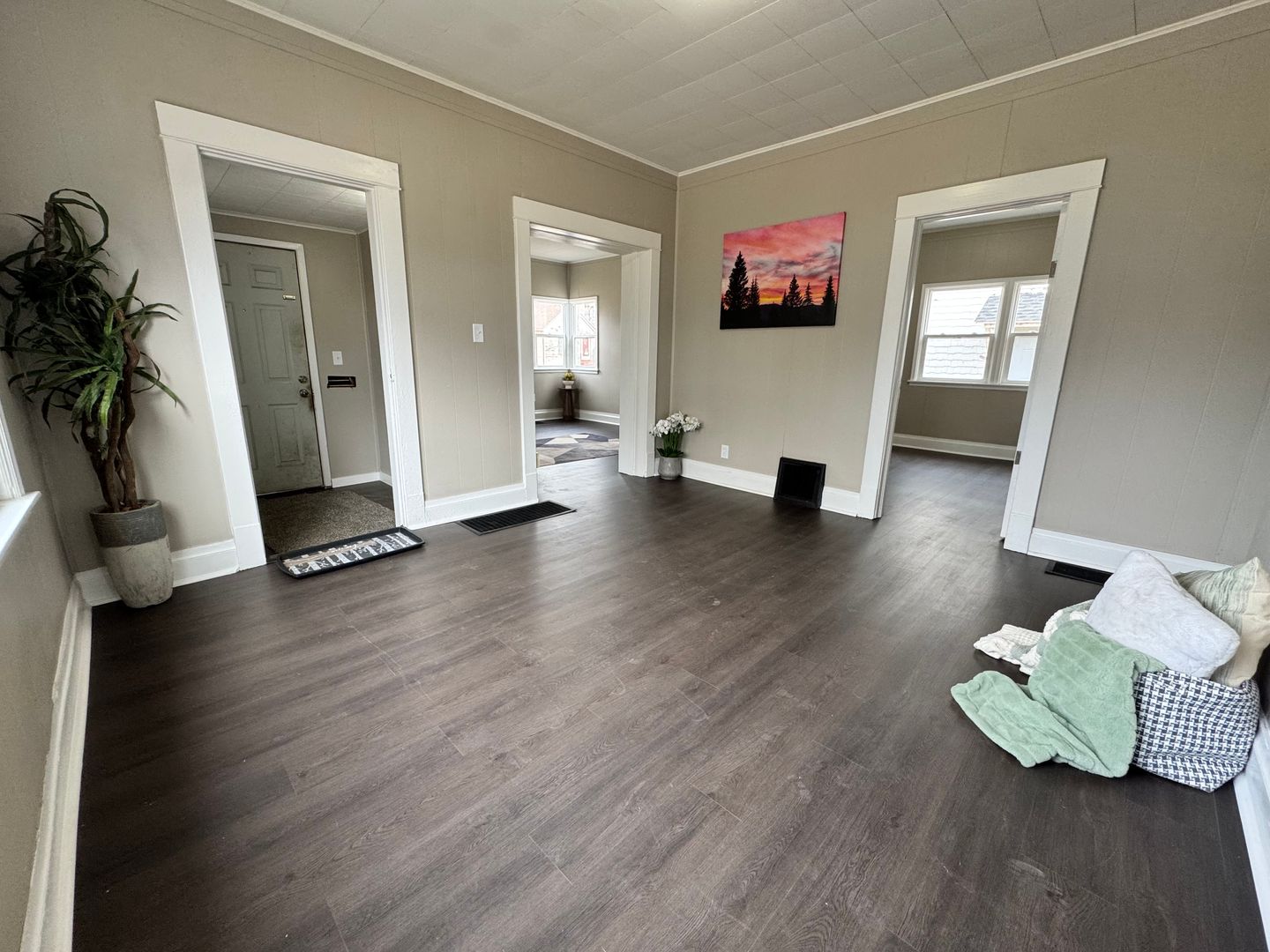 Waterloo House: 300 Charles St