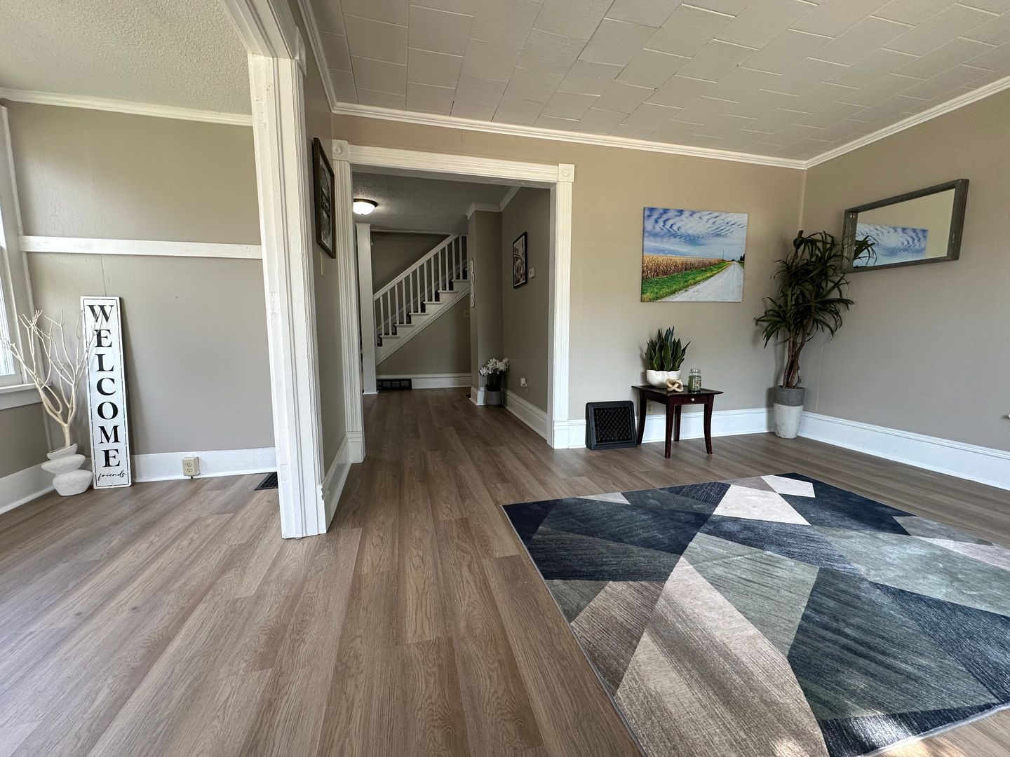 Waterloo House: 626 W 6th St.