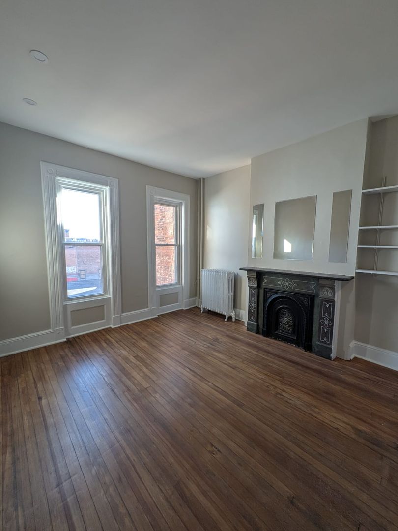 Albany Apartment: 100 Willett St