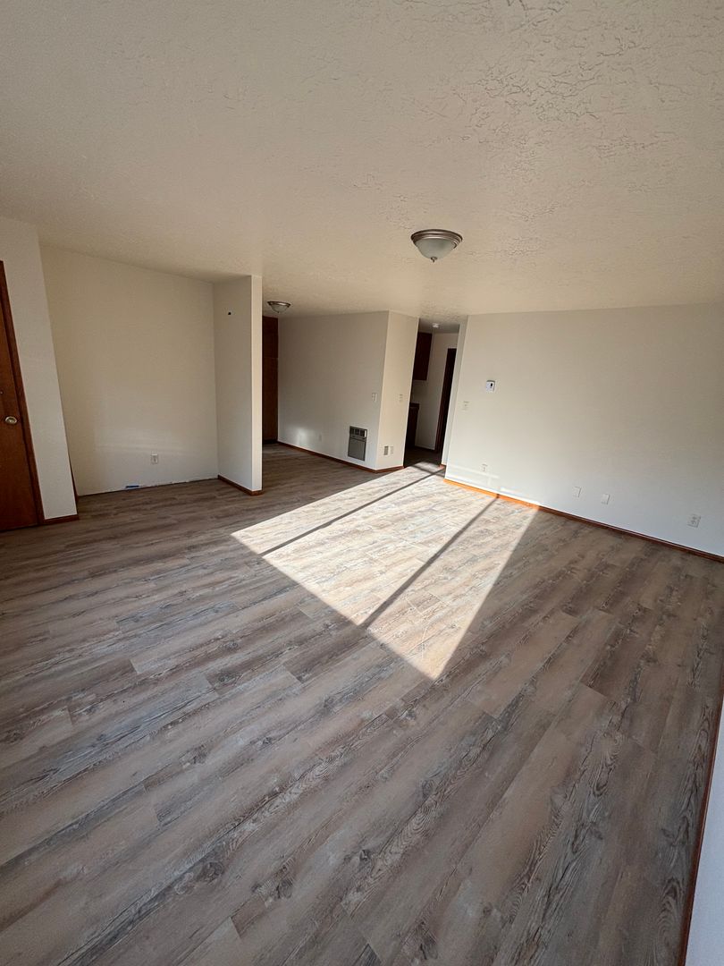 Dallas Apartment: 237 SE Clay St