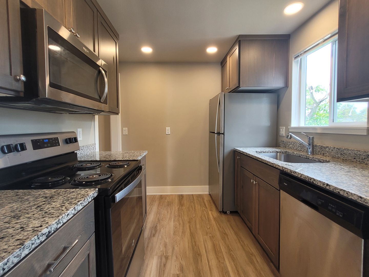 Salem Apartment: 1785 Bellevue St SE