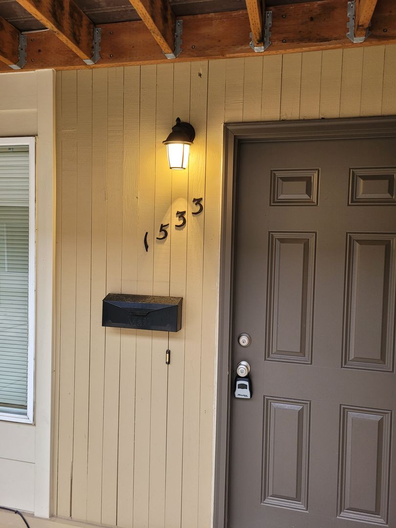 Salem Apartment: 1531-1547 Mill St SE