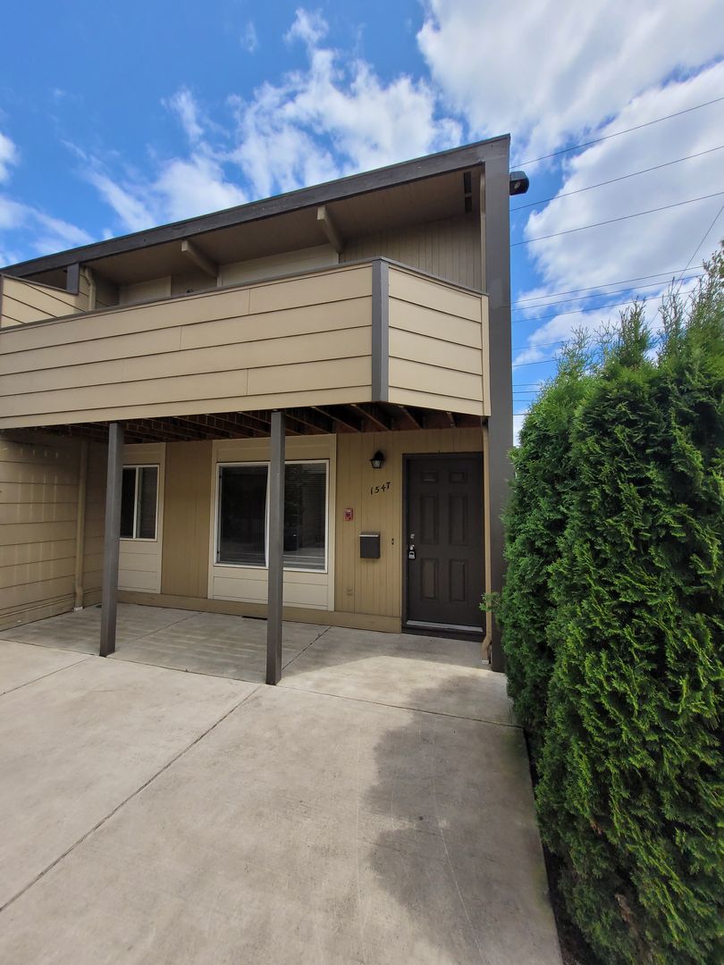 Salem Apartment: 1531-1547 Mill St SE