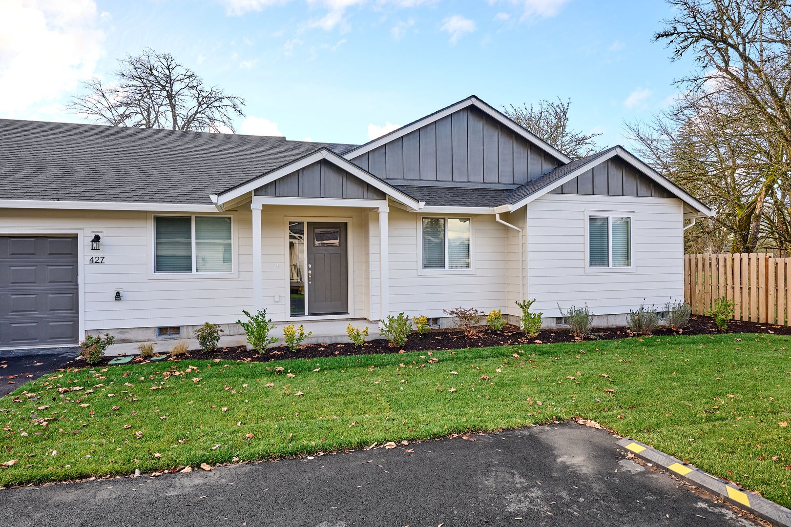 Mill City Apartment: 411-427 SW Kingwood Ave