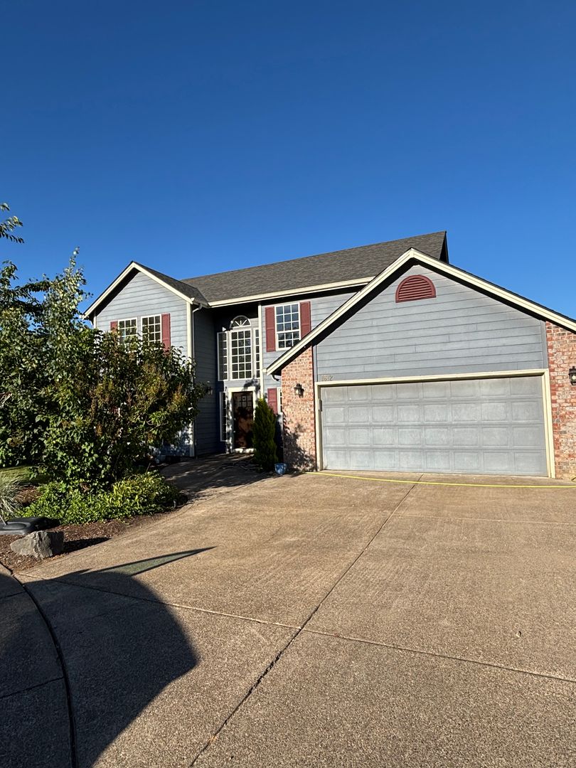 Salem House: 1612 Royalann Ct NW
