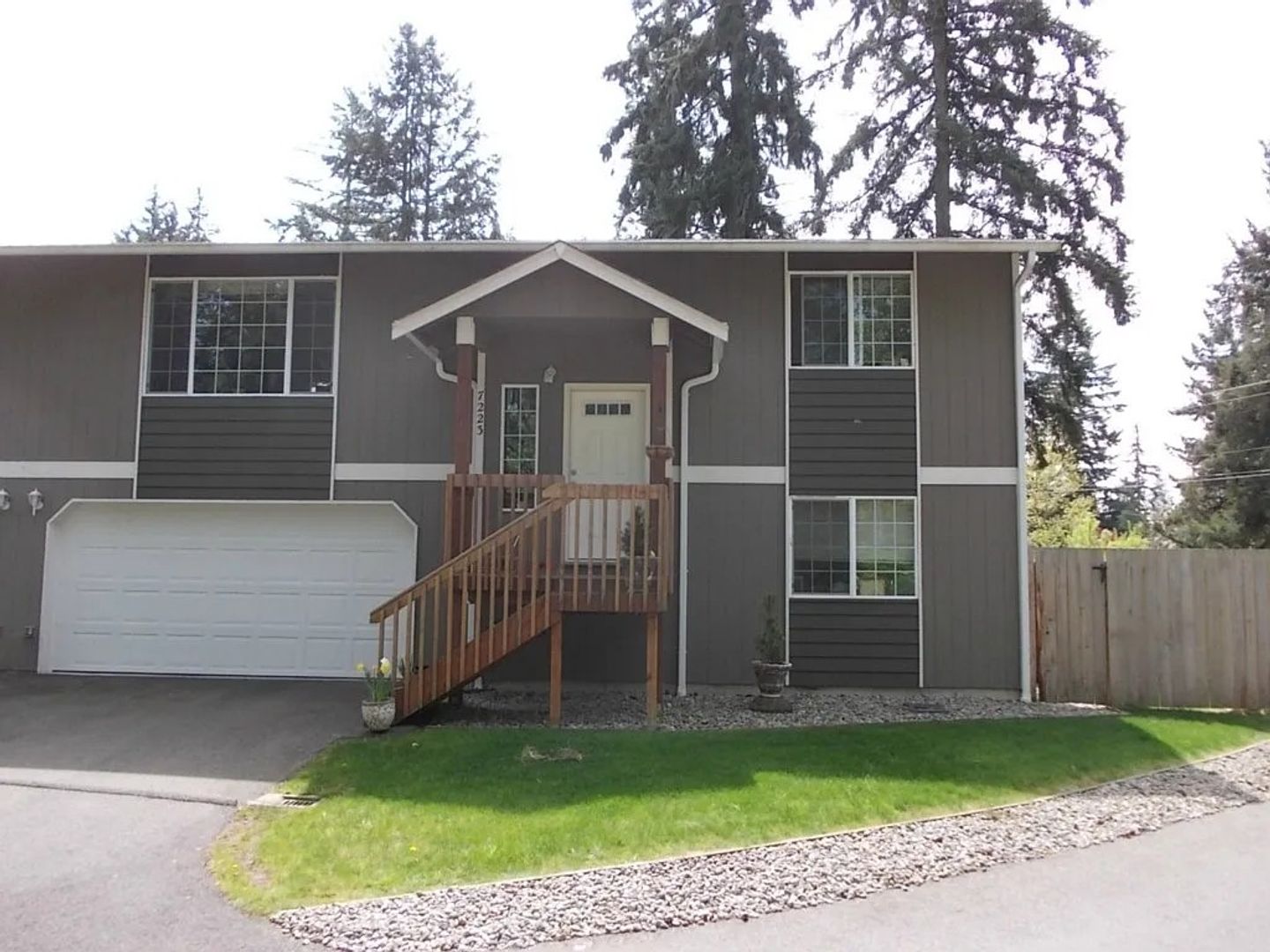 Bonney Lake Apartment: 7235-7237 Vandermark Road E