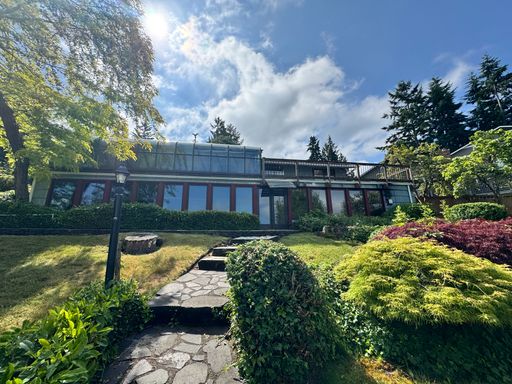 WATERFRONT Gravelly Lake Large 4 Bedroom Home in Lakewood! – photo 1