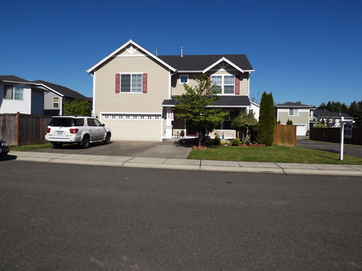 Beautiful 3 bedroom 2 1/2 bath 2 Story Home in Puyallup! – photo 1