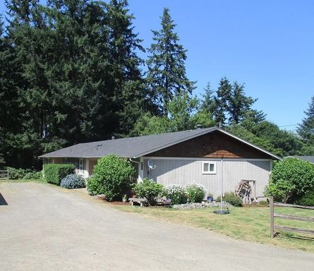 Beautiful 2 Bedroom 1 3/4 Bath Duplex in Gig Harbor!