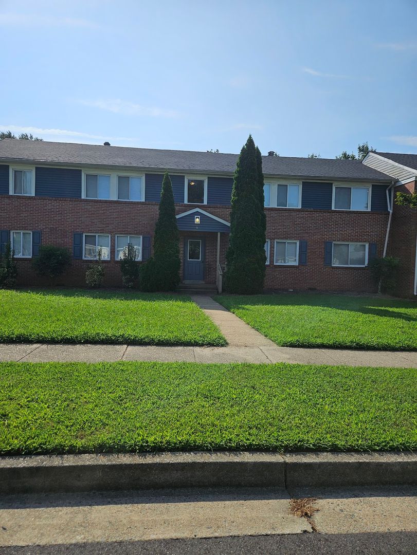 Remodeled Two Bedroom In Simonsdale 2 of 12
