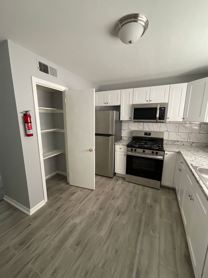 Remodeled Two Bedroom Apartment in Simonsdale 5 of 12