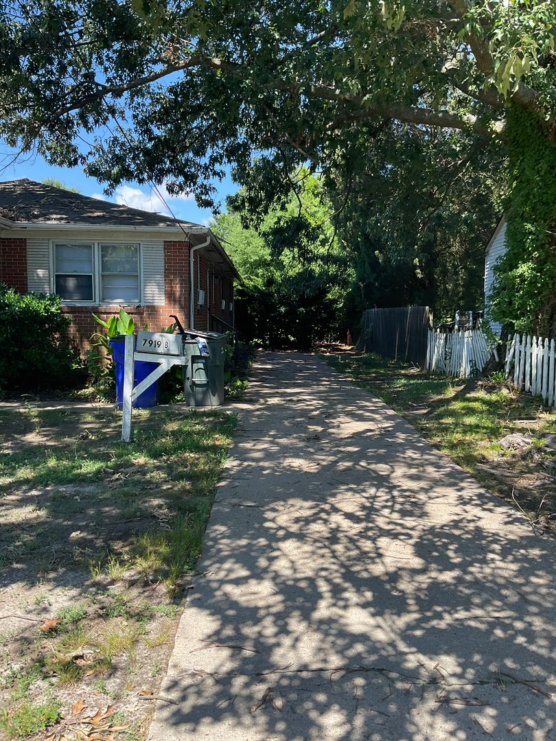 Norfolk Apartment: 7919 Redmon Rd