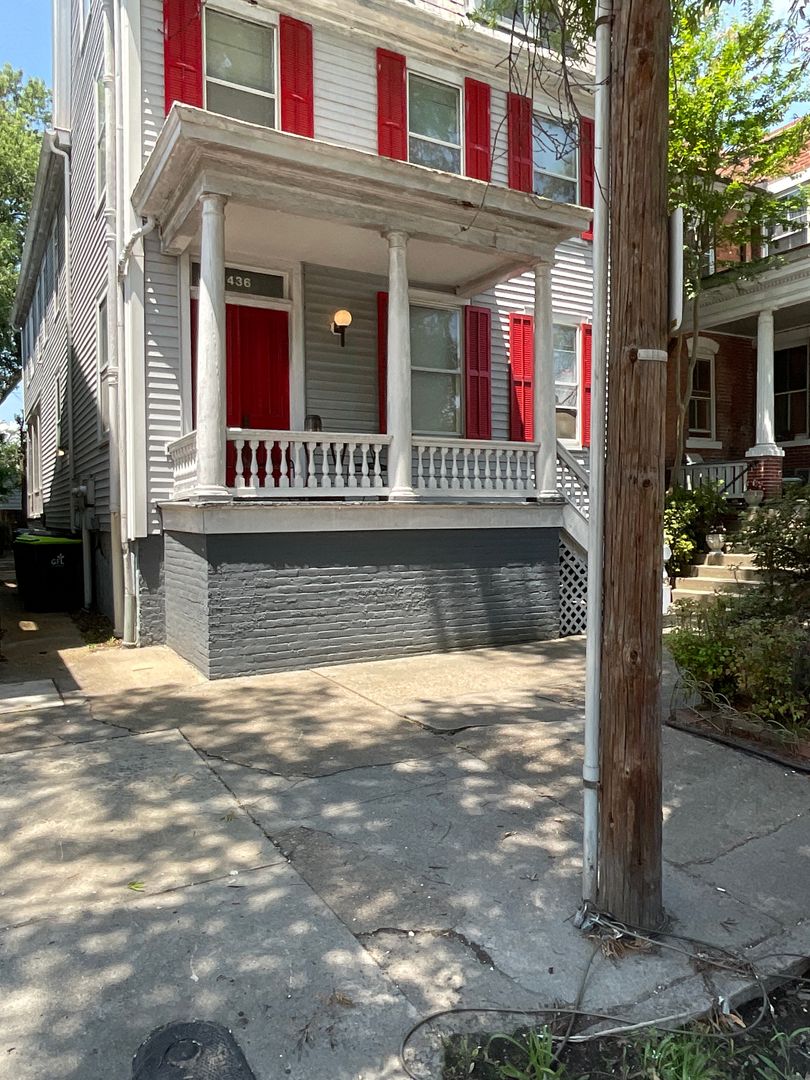 Portsmouth Apartment: 436 Court St Apt 4
