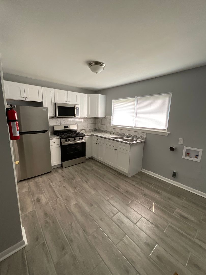 Remodeled Two Bedroom Apartment in Simonsdale 4 of 12