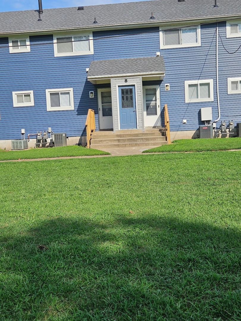 Remodeled Two Bedroom In Simonsdale 3 of 12