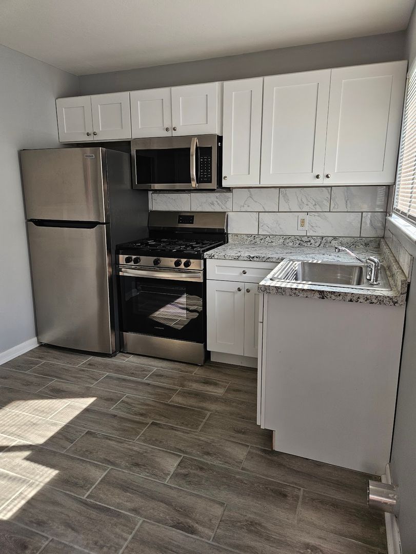 Remodeled Two Bedroom In Simonsdale 5 of 12