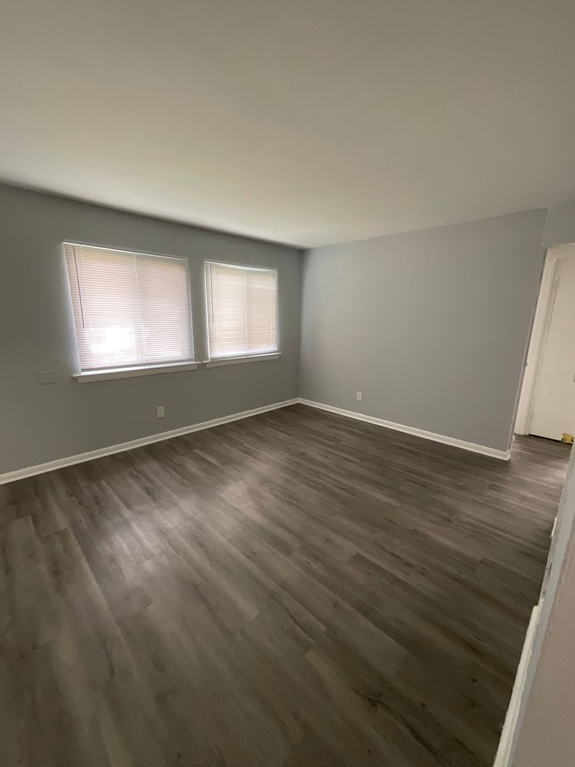 Remodeled Two Bedroom Apartment in Simonsdale 6 of 12