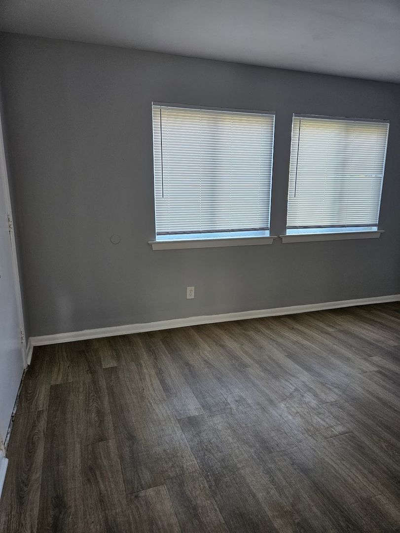Remodeled Two Bedroom In Simonsdale 7 of 12
