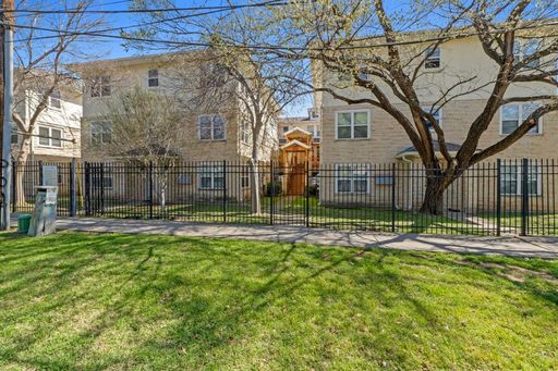 Rare Find Near Campus - Short term lease available – photo 1