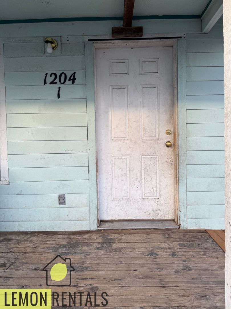 Yakima Apartment: 1204 S 7th St