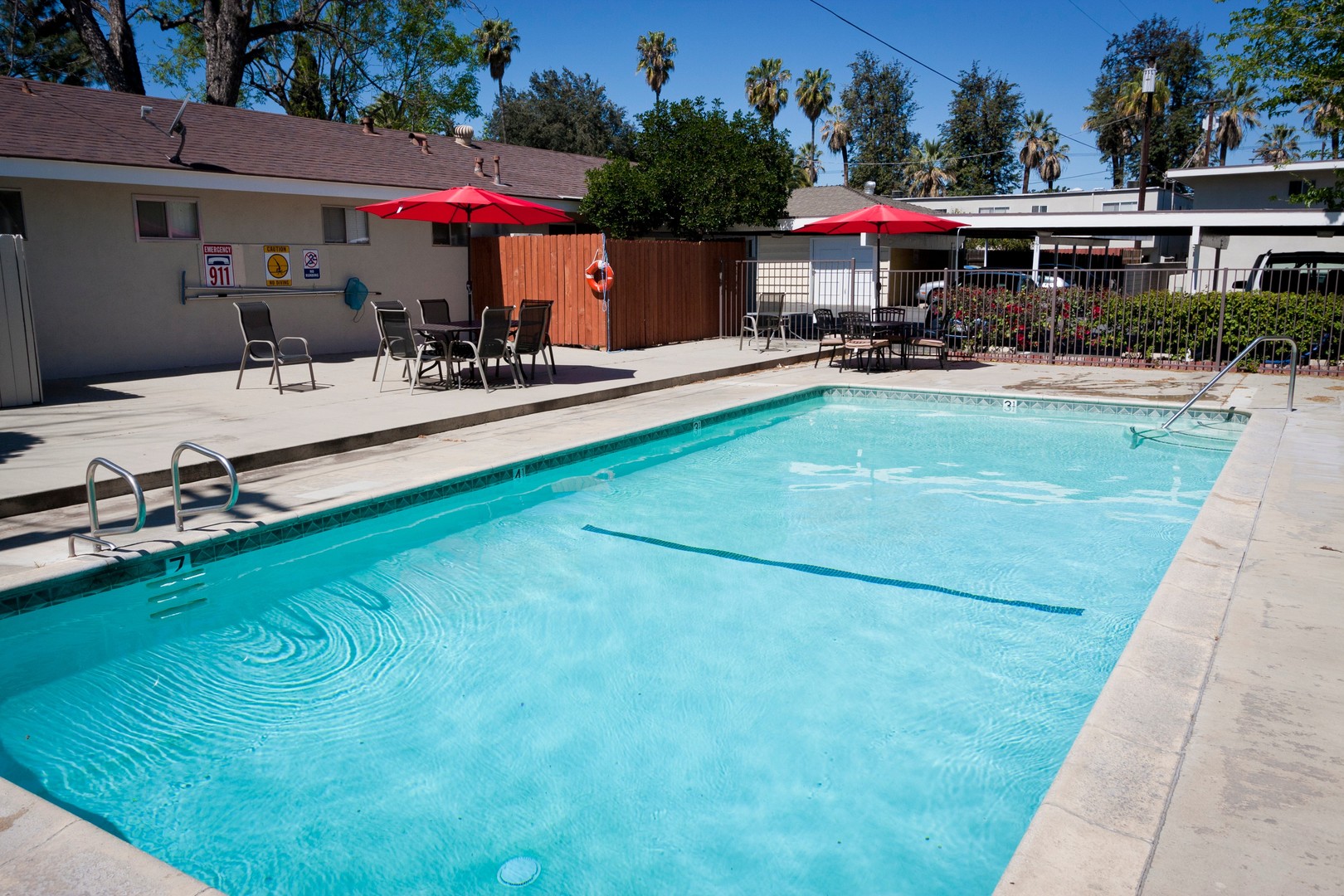 Applewood Apartments, Riverside
