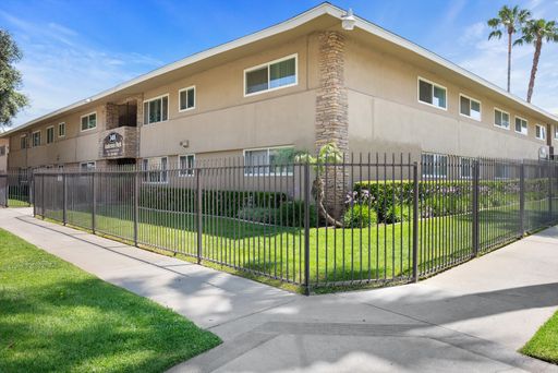 Fully Upgraded 1 Bed 1 Bath In Riverside! – photo 1