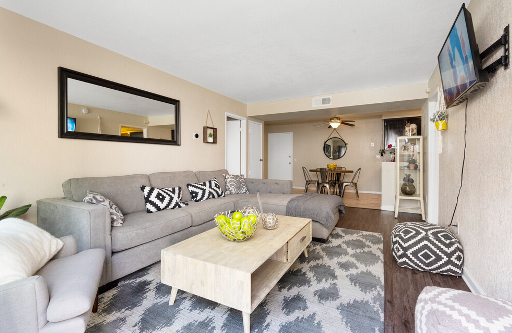 Riverside Apartment: 3996 Iowa Ave