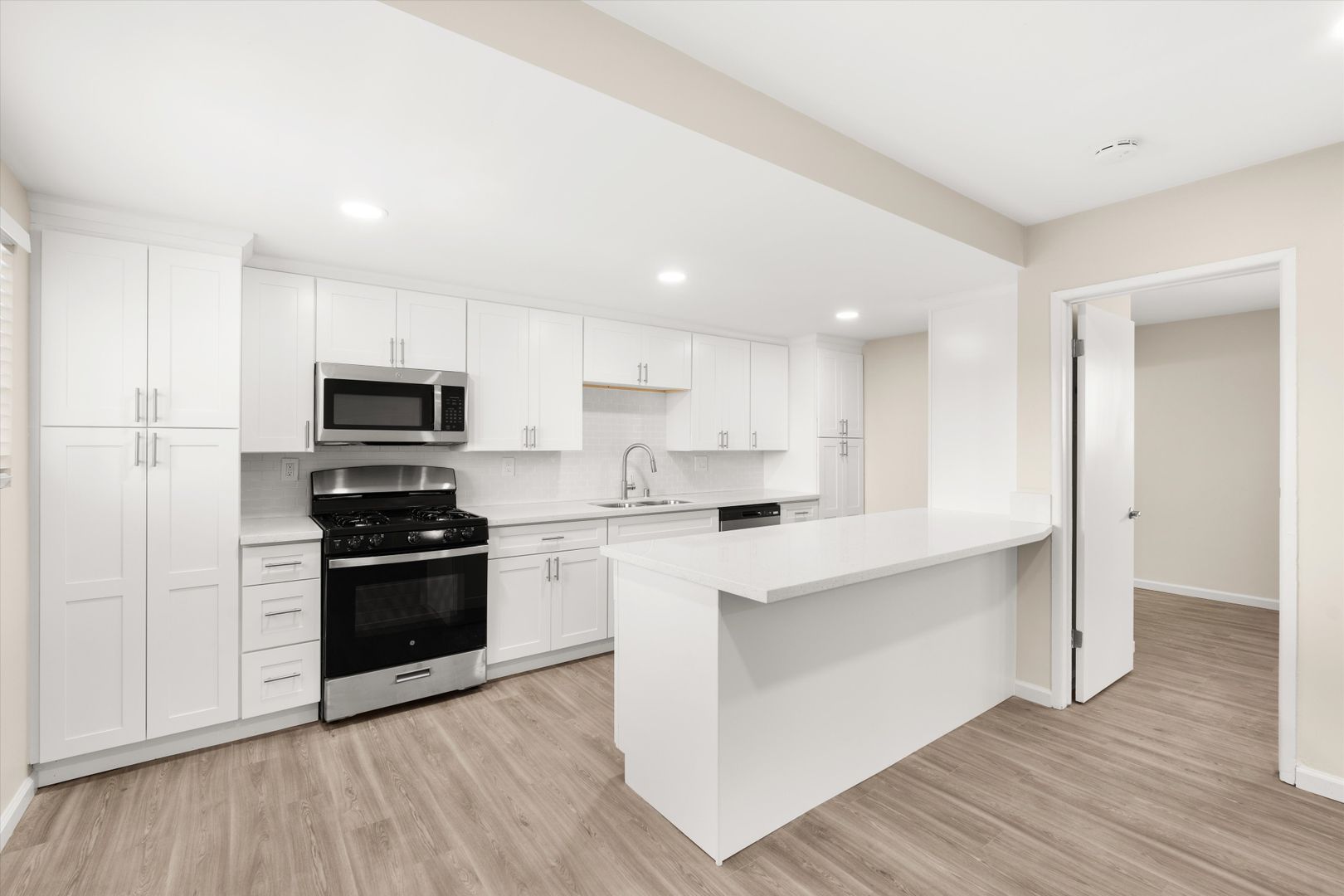 Riverside Apartment: 5220 Tyler St.