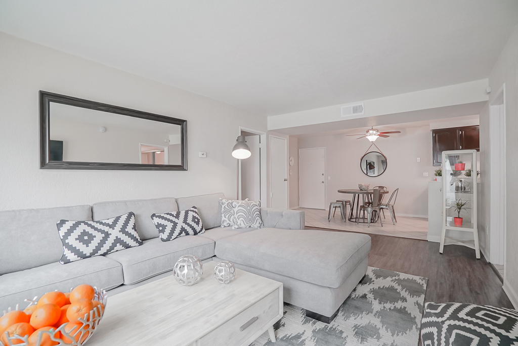 Riverside Apartment: 3996 Iowa Ave