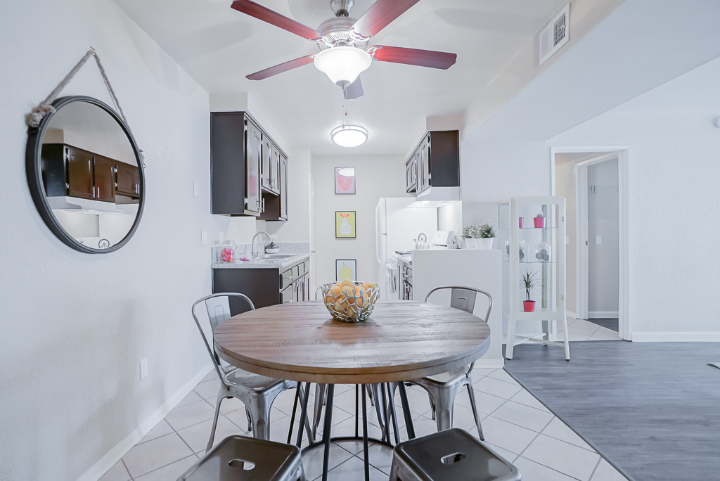 Riverside Apartment: 3996 Iowa Ave