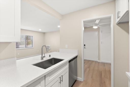 Fully Renovated 1 Bedroom 1 Bath Apartment - New Cabinets, Appliances, & In Unit Washer Dryer – photo 1